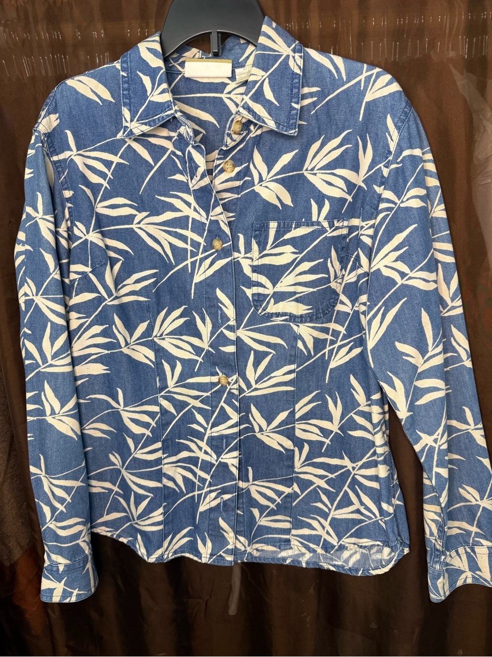 Liz Claiborne Blue and White Leaf-Print Button Front Shirt